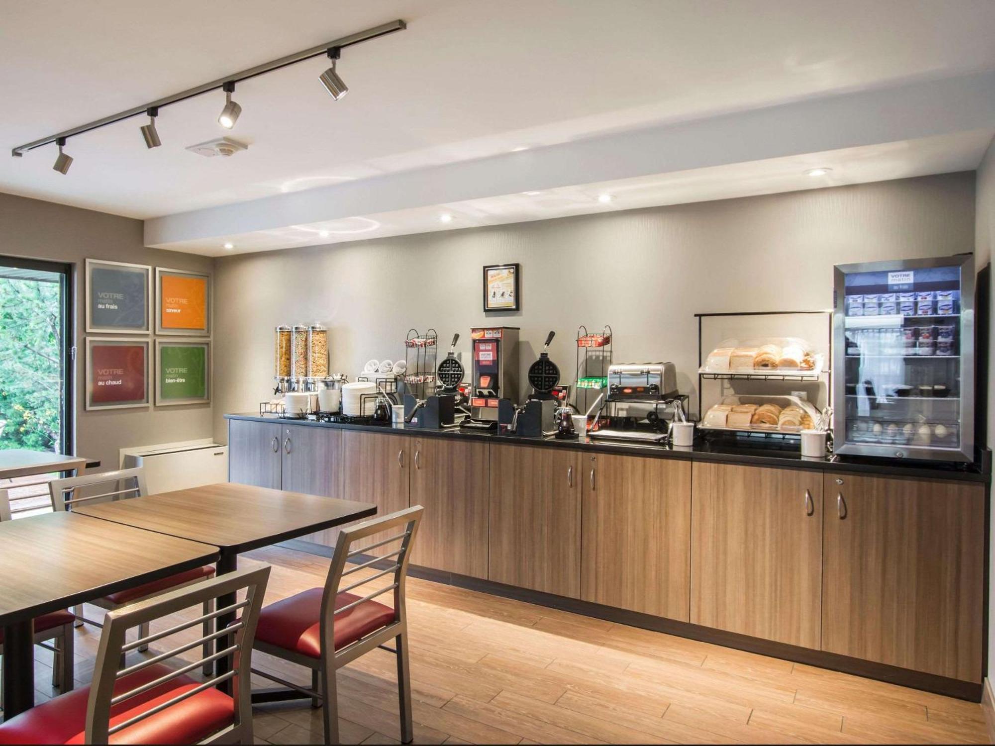 Comfort Inn Airport East Квебек Екстериор снимка