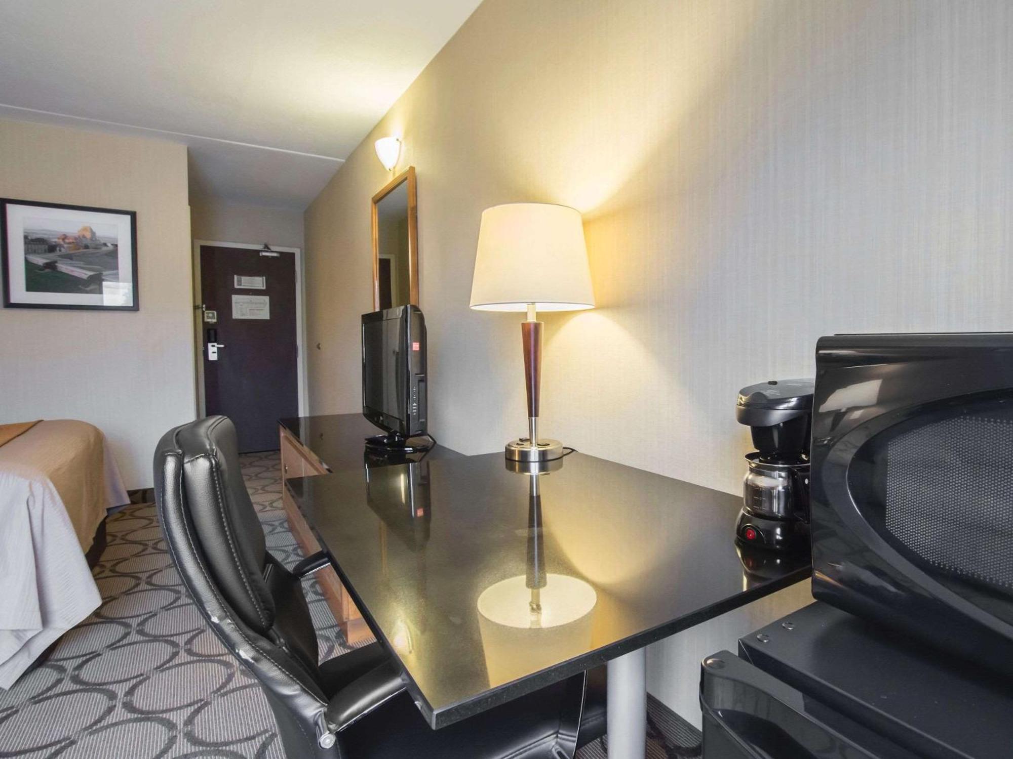 Comfort Inn Airport East Квебек Екстериор снимка